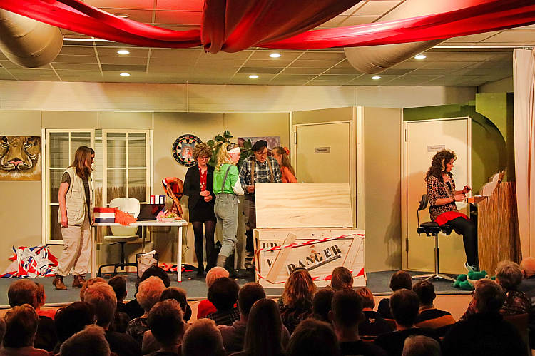 CPJ Waarder-Driebruggen met de klucht 'Dolle beestenboel'_77